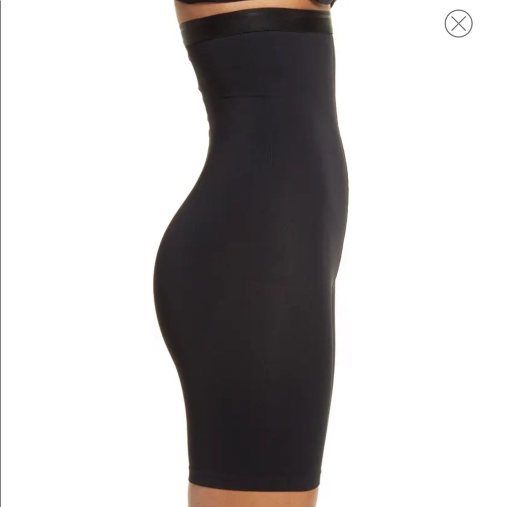 High Waist Shaping Shorts
ITEM M6